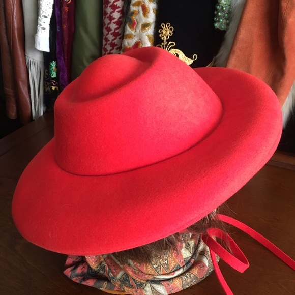 Vintage 60s red wool felt Madeline prairie hat. - Picture 2 of 10